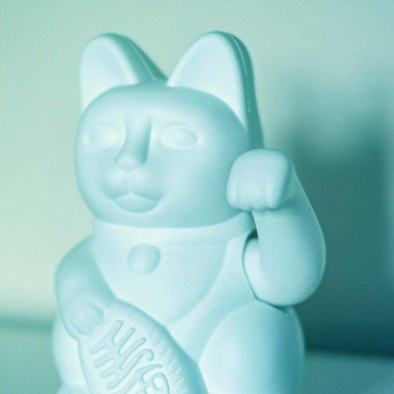 Asiatische Winkekatze als Sinnbild für eine Learning Management Experience, die Factorial für Boehringer Ingelheim Animal Health entwickelt hat. 
