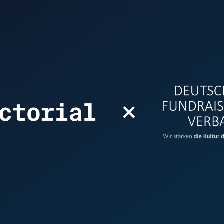 Logo of the German Fundraising Association on a blue background