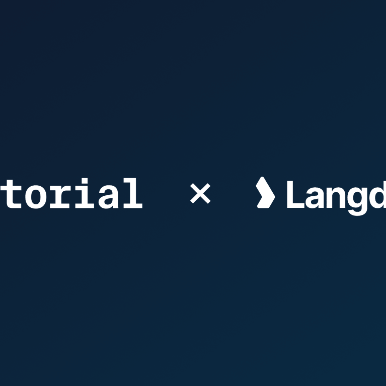 Factorial Logo und Langdock Logo auf blauem Hintergrund.