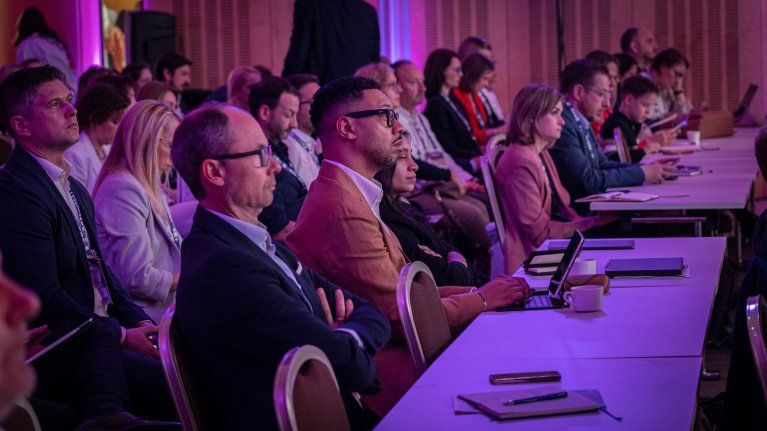 Teilnehmende während eines Vortrags beim NEXT Pharma Summit 2026 in Dubrovnik
