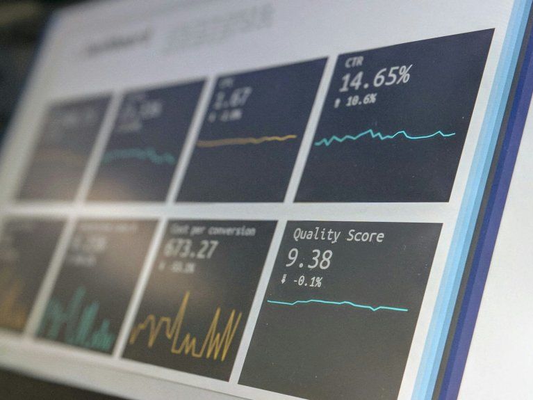 Dashboard mit Analytics-Zahlen.