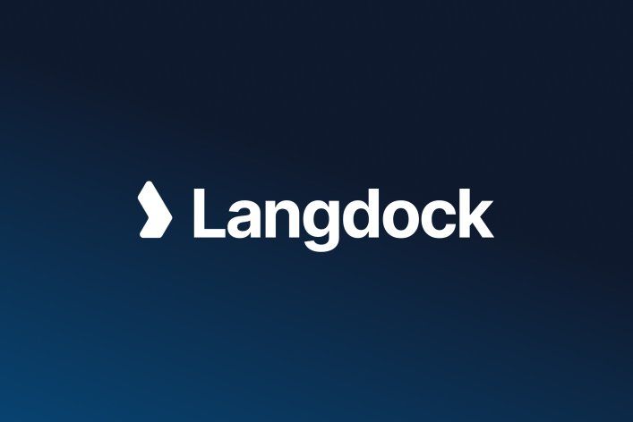 Factorial Logo und Langdock logo auf blauem Hintergrund